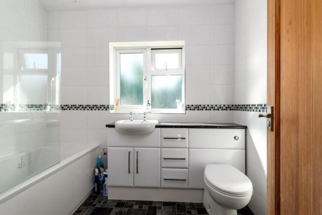 54 Elmstone Road bathroom.jpg