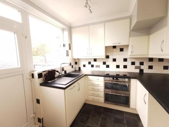 3 bed Terraced to rent Image 4