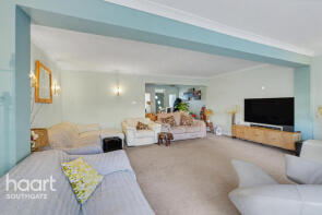 71, Oakdale, Southgate, London N14 5RG