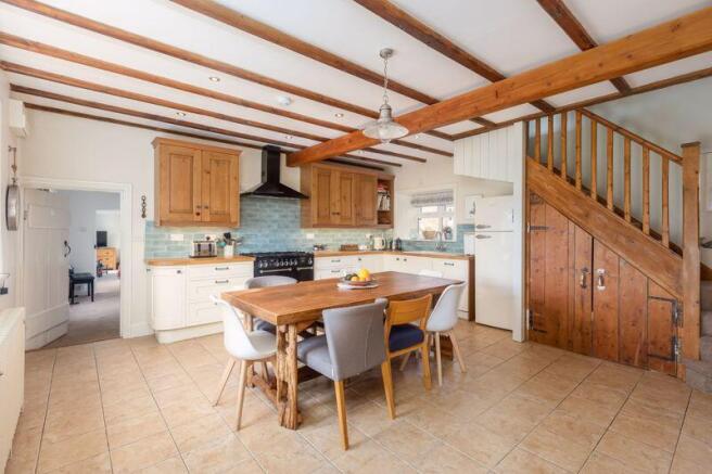 6 bed Detached for sale Image 6