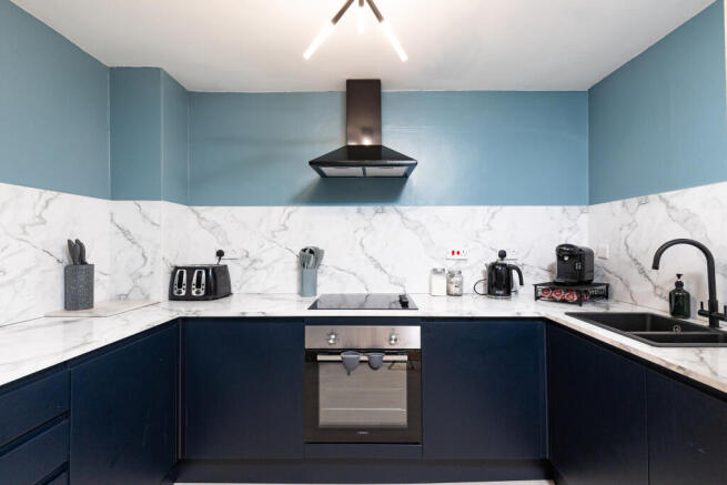 4 bed Flat for sale Image 7