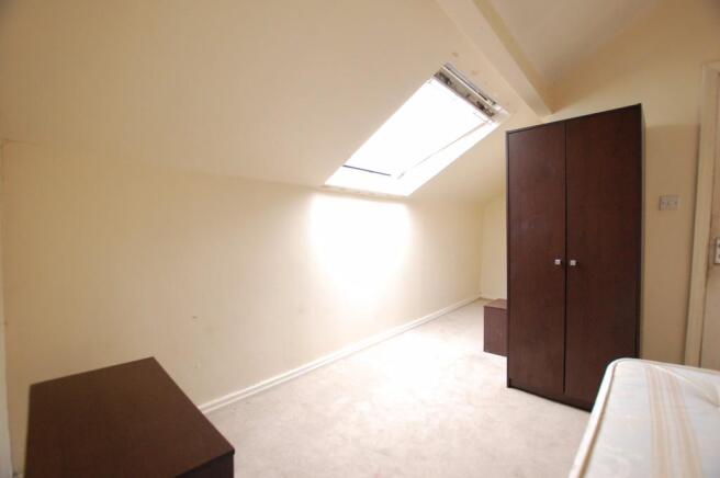 3 bed Flat to rent Image 6