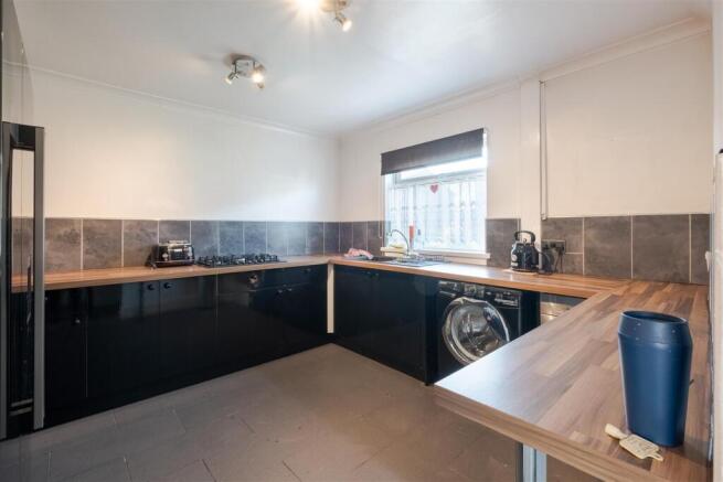 12 Longmynd Avenue (2 of 16).jpg