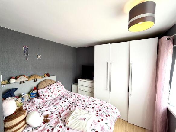 3 bed Terraced for sale Image 8