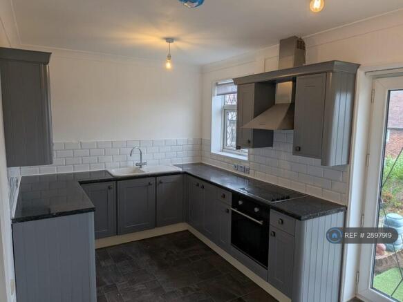 3 bed Semi-Detached to rent Image 4