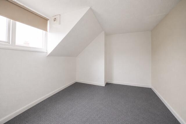 2 bed House to rent Image 8
