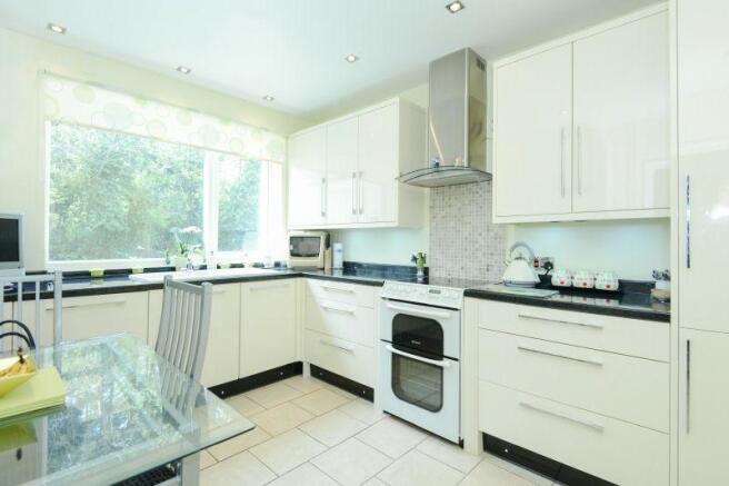 Well-equipped Kitche