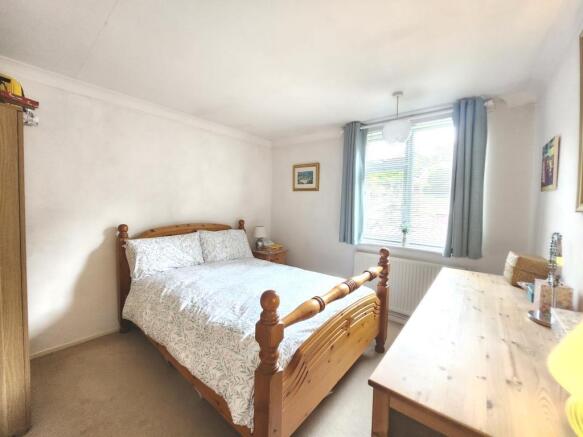 Parsonage Close, Westcott, RH4 photo 4