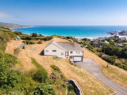 Coverack, Spacious four bed home with sea views