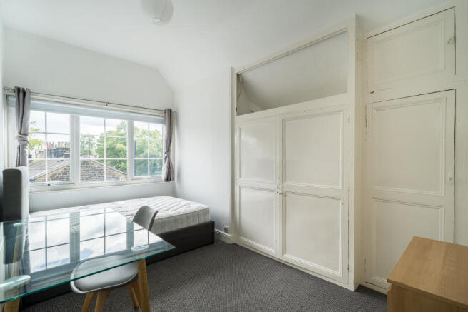 4 bed Flat to rent Image 11