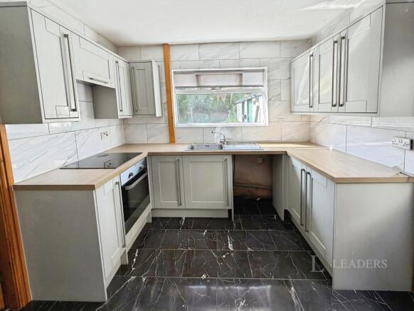 3 bed Semi-Detached to rent Image 4