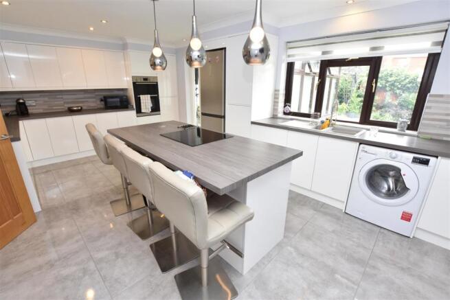 Kitchen/Breakfast Room
