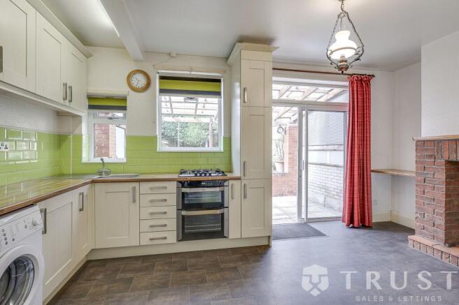 4 bed Semi-Detached for sale Image 8