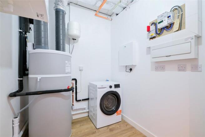 3 bed Apartment to rent Image 9