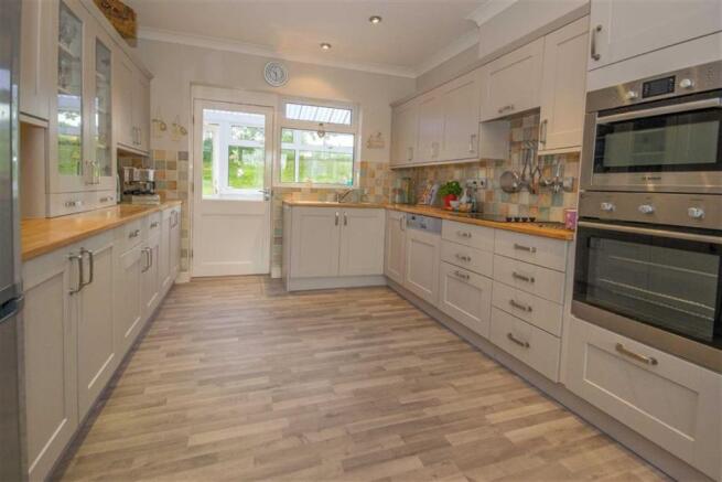 KITCHEN DINING ROOM