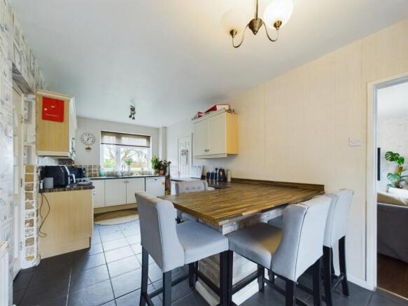 Kitchen/Breakfast Area