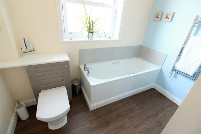 Bathroom 1.jpg