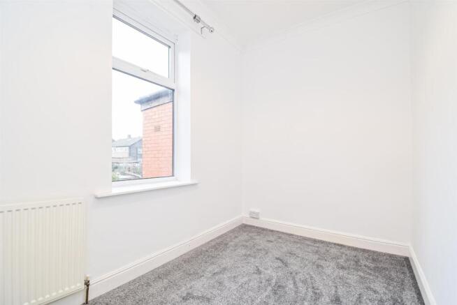 2 bed Terraced to rent Image 11