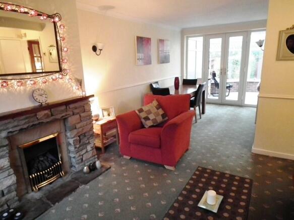Lounge/Dining Area