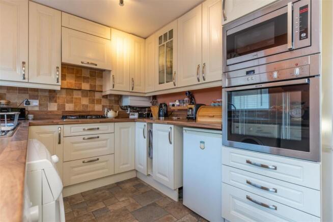 kitchen 2.jpg
