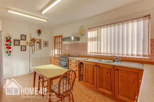 KITCHEN: