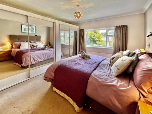 7 Laywell Close 6.JPG
