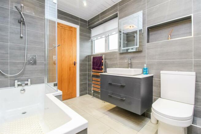 BATHROOM/W.C.