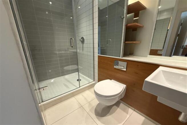 High Road, London, E18 photo 4