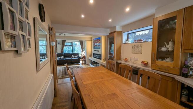 4 bed Detached for sale Image 5