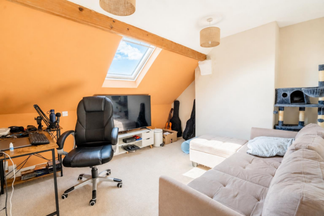 2 bed Terraced to rent Image 6