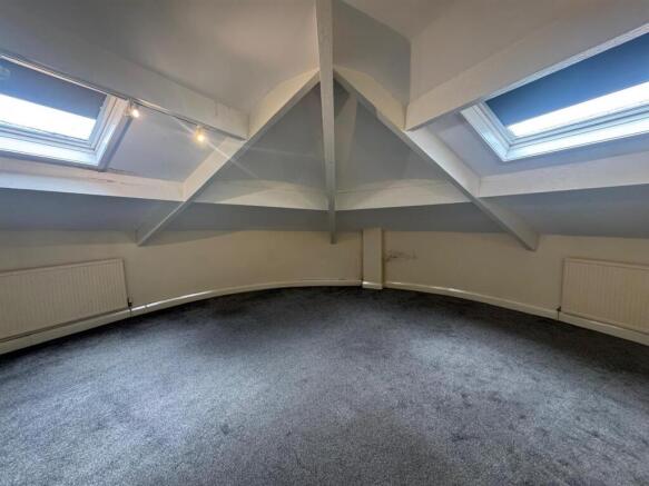 2 bed Apartment to rent Image 5