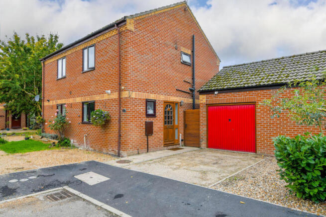 2 Bedroom Semi-Detached in CB7 5US