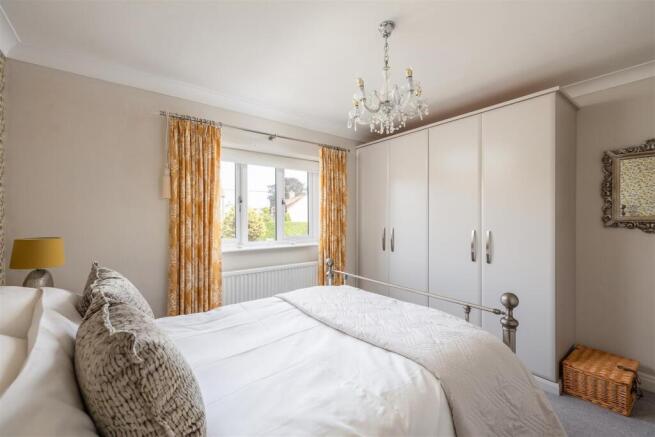 3 bed Detached Bungalow for sale Image 12