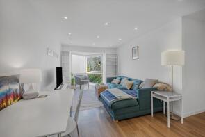 13, 1 Thackeray House, Loxford Gardens, London N5 1FW
