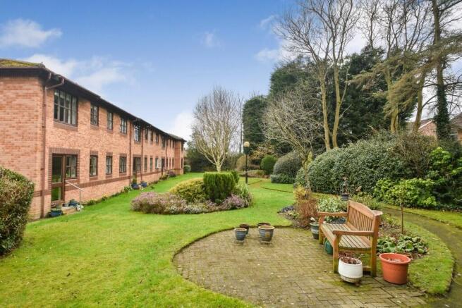 2 bed Ground Flat for sale Image 6
