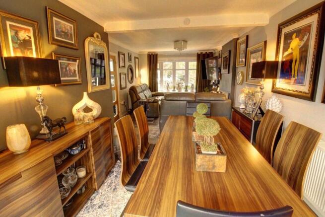 Dining area/through Lounge
