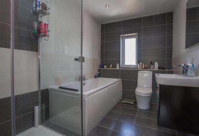 En-Suite Bathroom
