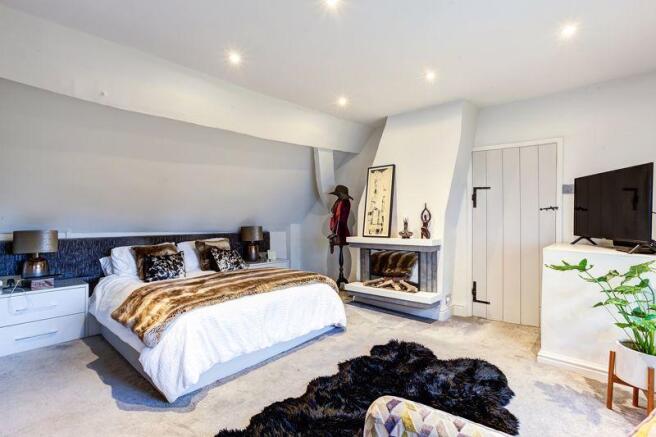 BEDROOM 1 B