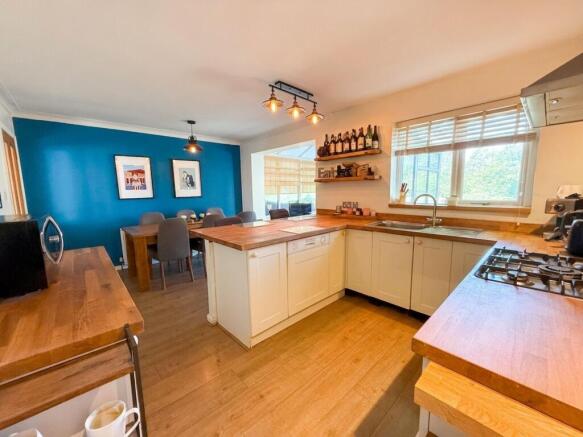 3 bed Semi-Detached for sale Image 6