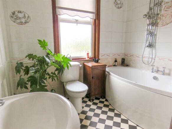 Family Bathroom.JPG