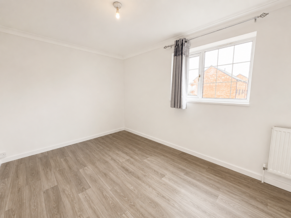 3 bed Flat to rent Image 6
