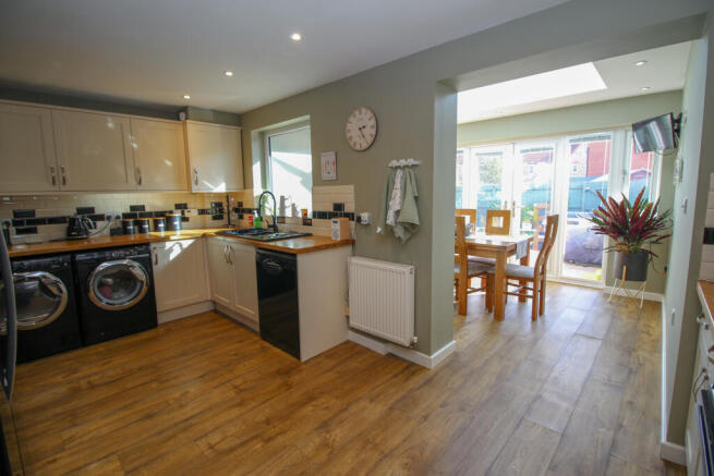 Kitchen / dining room