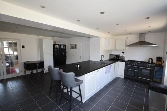 Kitchen / dining room