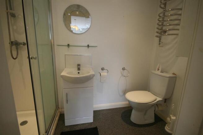 EN SUITE SHOWER ROOM