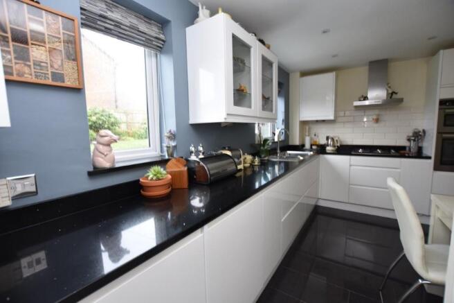 Kitchen/breakfast rm