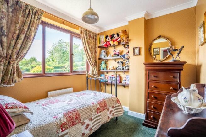 4 bed Detached for sale Image 9
