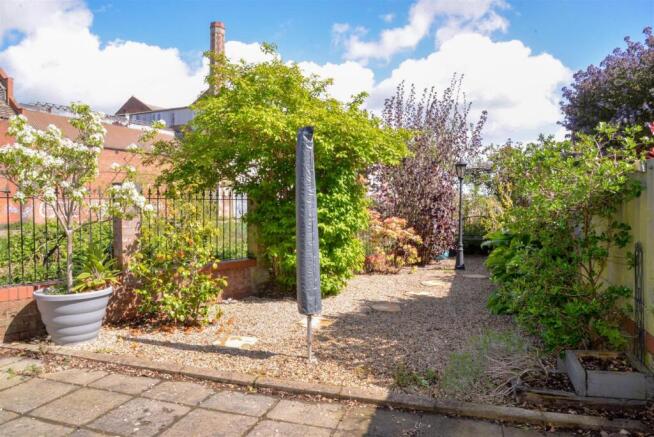 Garden 1.jpg