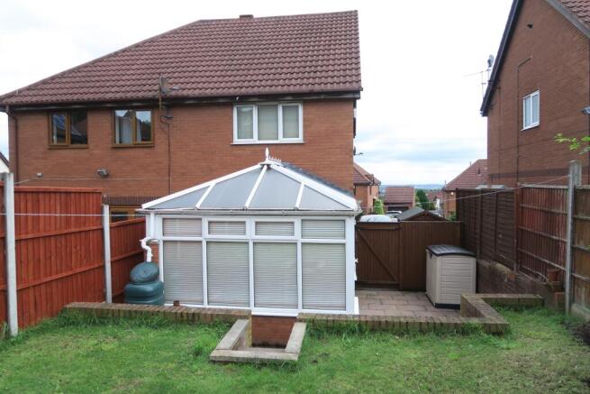 2 bed Semi-Detached to rent Image 11