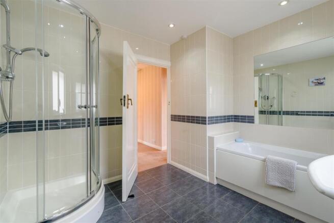 8439245-interior25.jpg