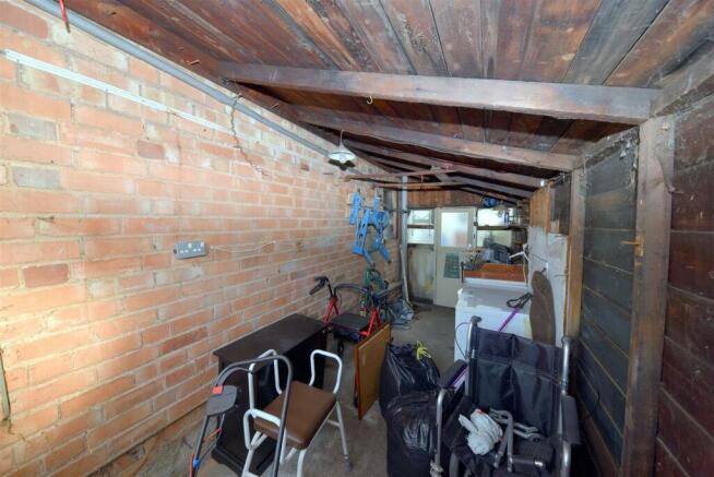 harborne park rd 326 - garage 02.JPG